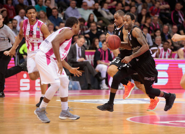 烈的背景下 烈的背景下