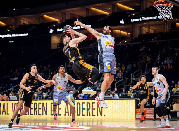 化背景下 化背景下